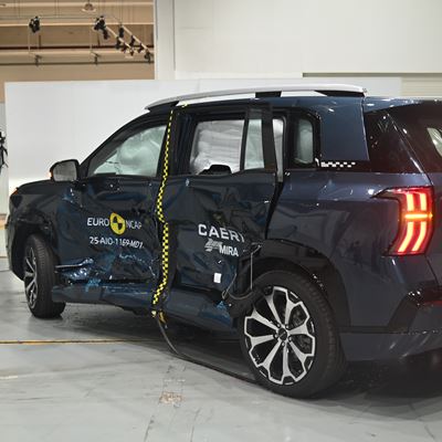 AION V Side Mobile Barrier test 2025 after crash
