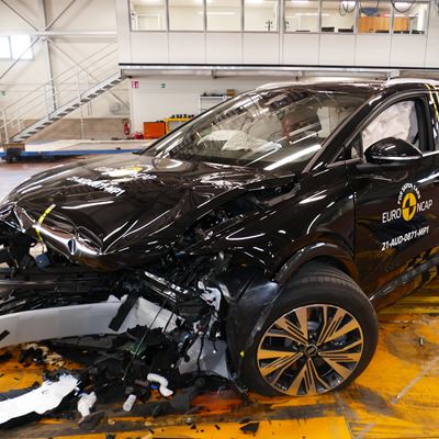 Audi Q4 e tron Mobile Progressive Deformable Barrier test 2025 after crash