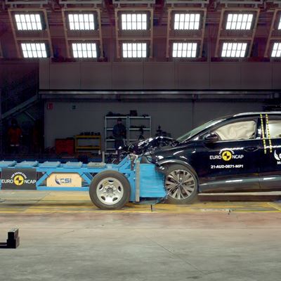 Audi Q4 e tron Mobile Progressive Deformable Barrier test 2025