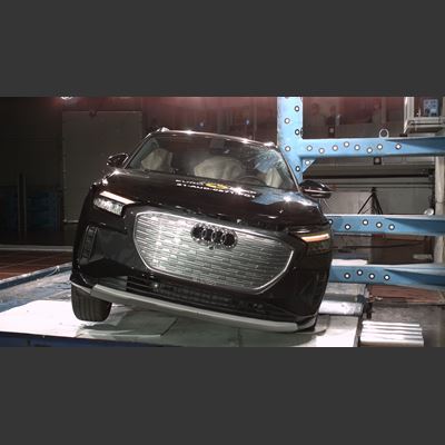 Audi Q4 e tron Side Pole test 2025