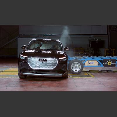 Audi Q4 e tron Side Mobile Barrier test 2025