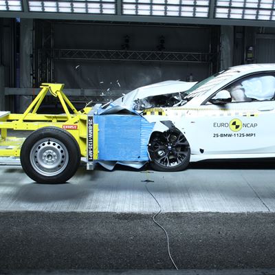 BMW 1 Series Mobile Progressive Deformable Barrier test 2025