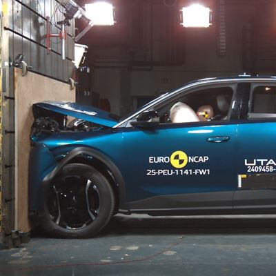 Peugeot 3008 Full Width Rigid Barrier test 2025