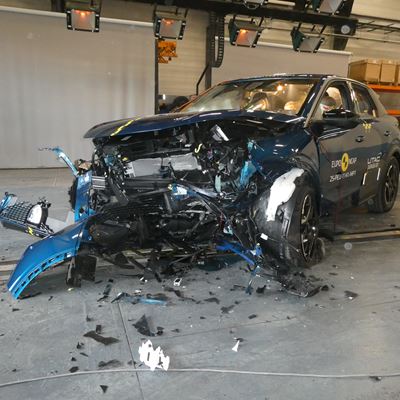 Peugeot 3008 Mobile Progressive Deformable Barrier test 2025 after crash