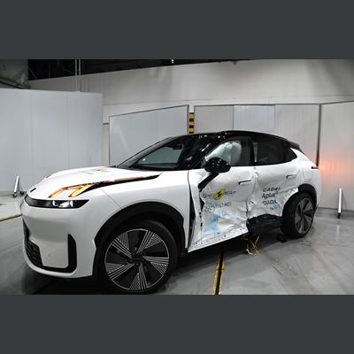 Lynk Co 08 Side Mobile Barrier test 2025 after crash