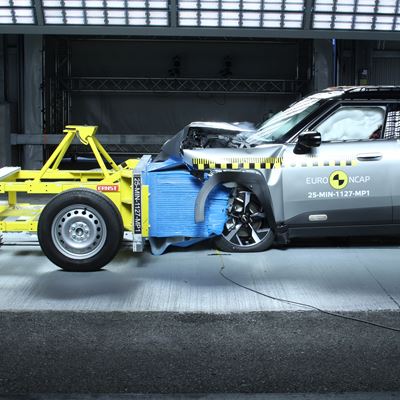 MINI Aceman Mobile Progressive Deformable Barrier test 2025