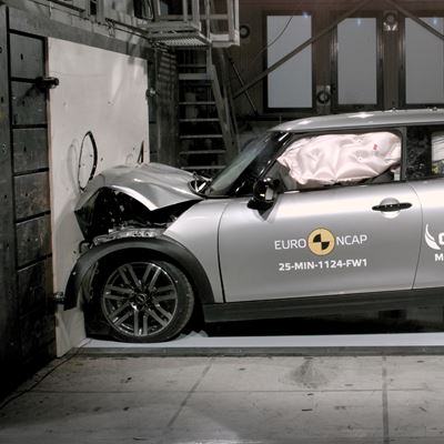 MINI Cooper Full Width Rigid Barrier test 2025