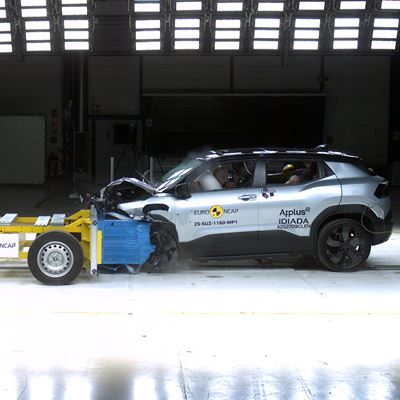 Suzuki e VITARA Mobile Progressive Deformable Barrier test 2025