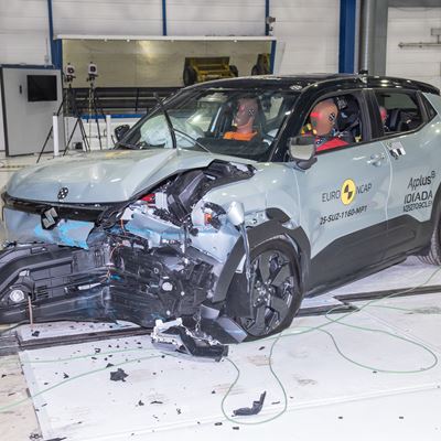 Suzuki e VITARA Mobile Progressive Deformable Barrier test 2025 after crash