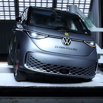 VW ID Buzz Side Pole test 2025