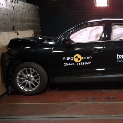 Audi Q3 Full Width Rigid Barrier test 2025