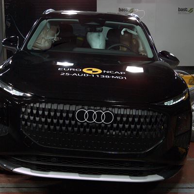 Audi Q3 Side Mobile Barrier test 2025