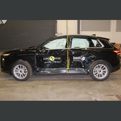 Audi Q3 Side Mobile Barrier test 2025 after crash