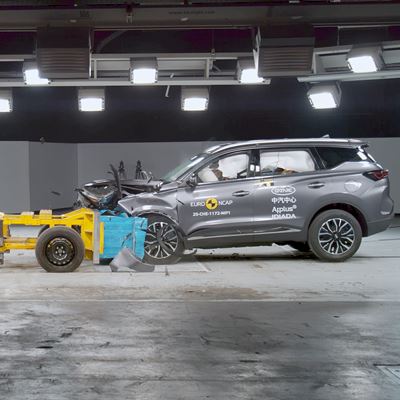 CHERY TIGGO 7 Mobile Progressive Deformable Barrier test 2025