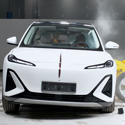 Hongqi EHS5 Side Mobile Barrier test 2025