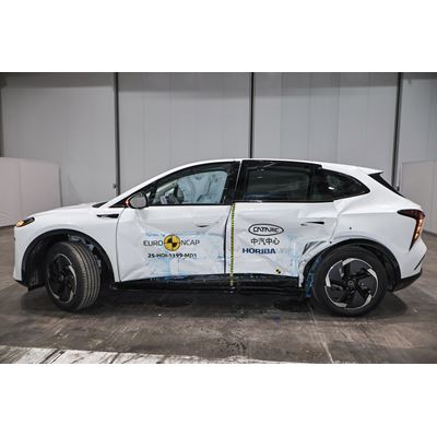 Hongqi EHS5 Side Mobile Barrier test 2025 after crash