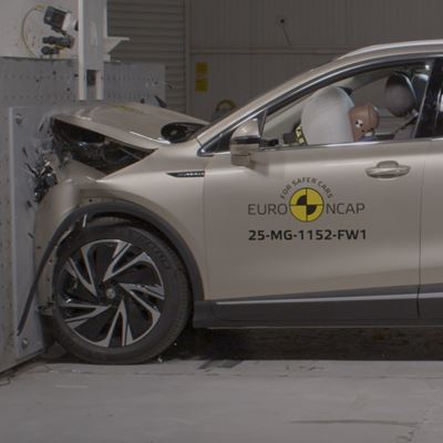MG MGS6 EV Full Width Rigid Barrier test 2025