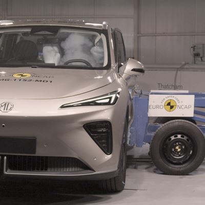 MG MGS6 EV Side Mobile Barrier test 2025