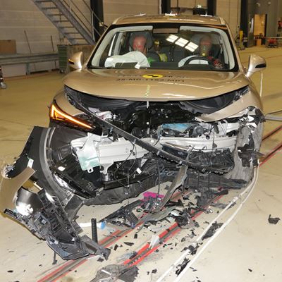 MG MGS6 EV Mobile Progressive Deformable Barrier test 2025 after crash