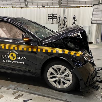 koda Octavia Full Width Rigid Barrier test 2022 after crash