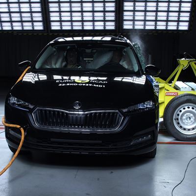 koda Octavia Side Mobile Barrier test 2022