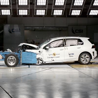 VW Golf Mobile Progressive Deformable Barrier test 2025
