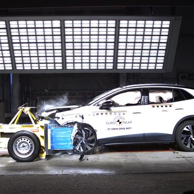 VW ID 4 Mobile Progressive Deformable Barrier test 2021