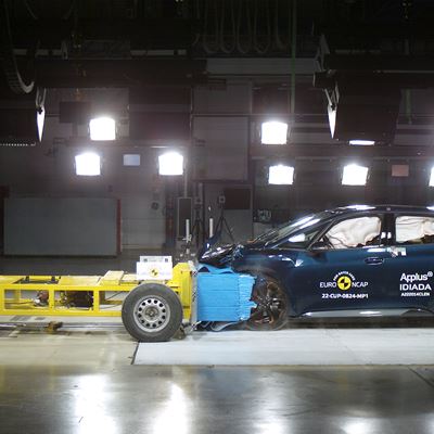 Cupra BORN Mobile Progressive Deformable Barrier test 2022