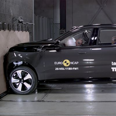 Volvo EX90 Full Width Rigid Barrier test 2025