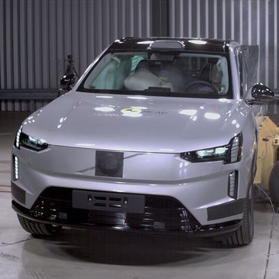 Volvo EX90 Side Mobile Barrier test 2025
