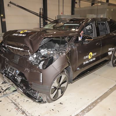 Volvo EX90 Full Width Rigid Barrier test 2025 after crash