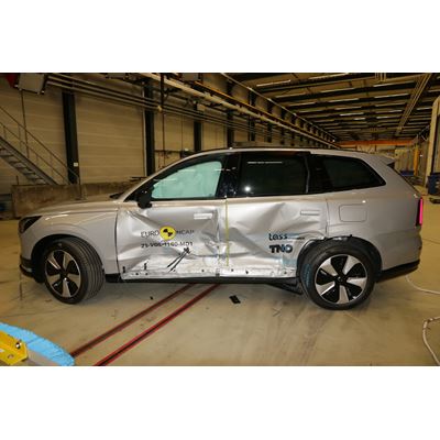 Volvo EX90 Side Mobile Barrier test 2025 after crash
