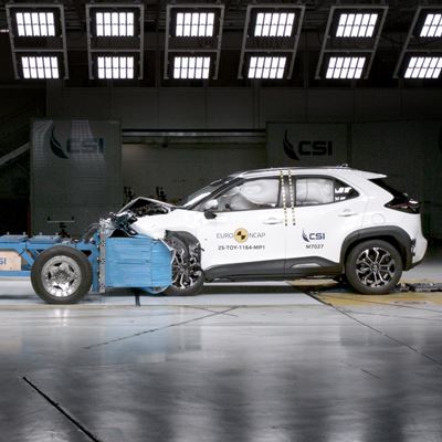 Toyota Yaris Cross Mobile Progressive Deformable Barrier test 2025