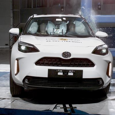 Toyota Yaris Cross Side Pole test 2025