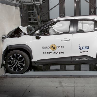 Toyota Yaris Cross Full Width Rigid Barrier test 2025