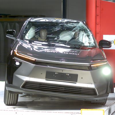 Toyota bZ4X Side Pole test 2025