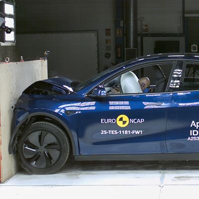 Tesla Model Y Full Width Rigid Barrier test 2025