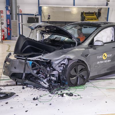 Tesla Model Y Mobile Progressive Deformable Barrier test 2025 after crash