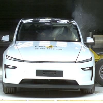 Tesla Model Y Side Mobile Barrier test 2025