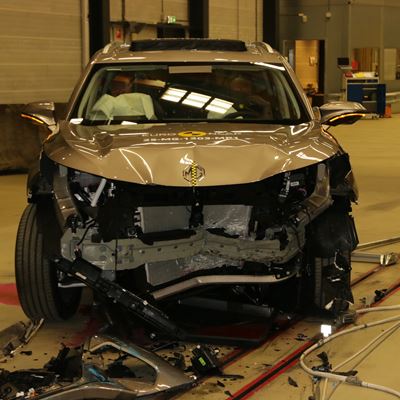 MG MGS9 PHEV Mobile Progressive Deformable Barrier test 2025 after crash