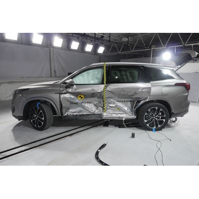 MG MGS9 PHEV Side Mobile Barrier test 2025 after crash
