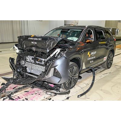 MG MGS9 PHEV Full Width Rigid Barrier test 2025 after crash