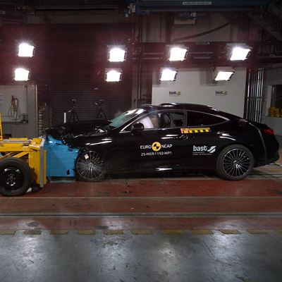 Mercedes Benz CLE Coup Mobile Progressive Deformable Barrier test 2025