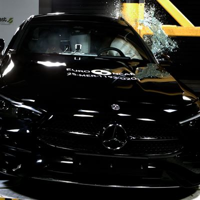 Mercedes Benz CLE Coup Side Pole test 2025