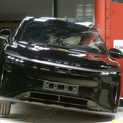 Lucid Gravity Side Pole test 2025