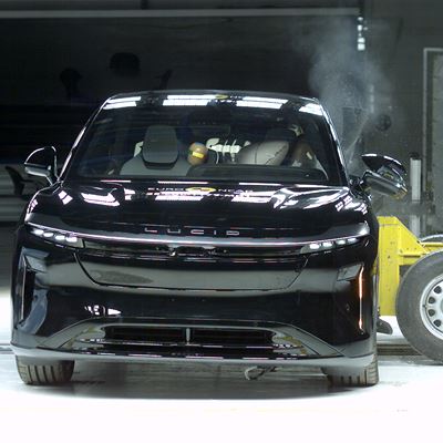 Lucid Gravity Side Mobile Barrier test 2025