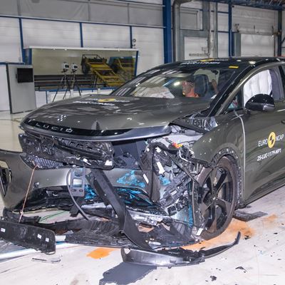 Lucid Gravity Mobile Progressive Deformable Barrier test 2025 after crash