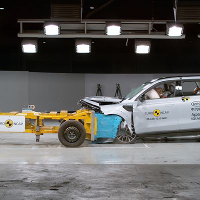 Leapmotor B10 Mobile Progressive Deformable Barrier test 2025