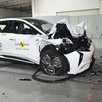 Hongqi EHS7 Full Width Rigid Barrier test 2025 after crash