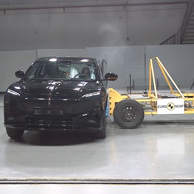 Hongqi EHS7 Side Mobile Barrier test 2025